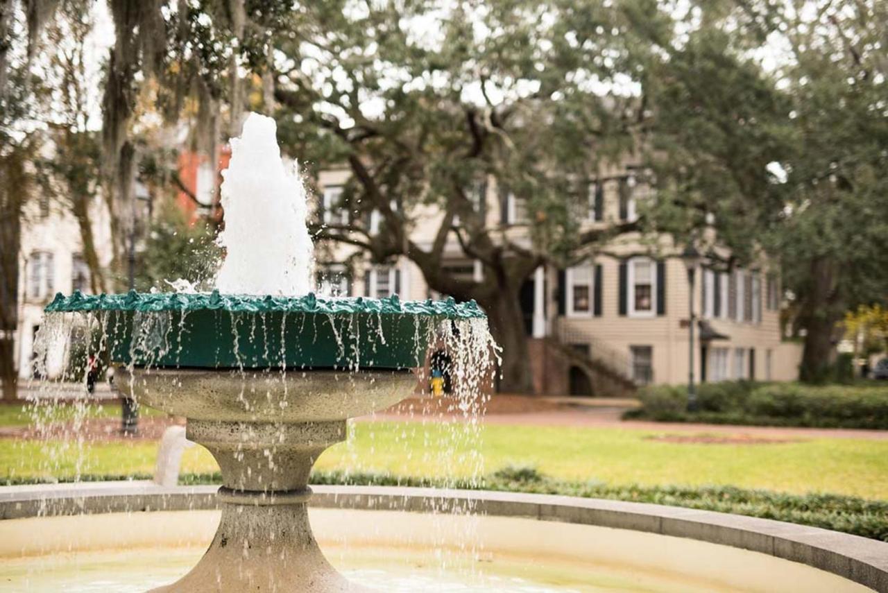 Orleans Square Villa Savannah Exterior photo