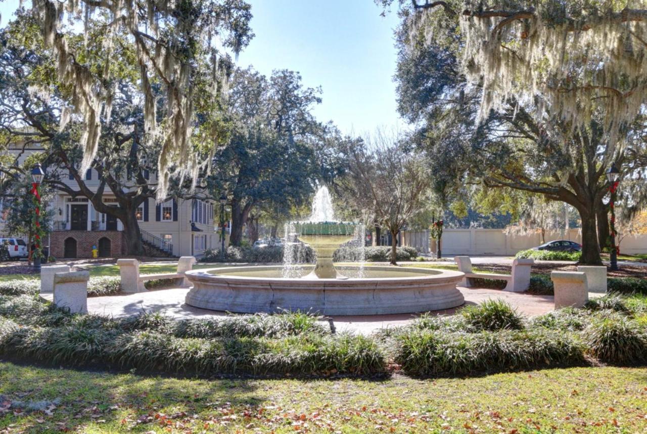 Orleans Square Villa Savannah Exterior photo